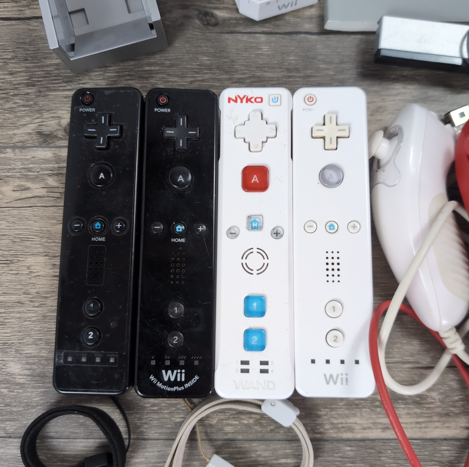 Nintendo Wii Console Bundle White RVL-001 USA Controllers And Manuals OEM Lot