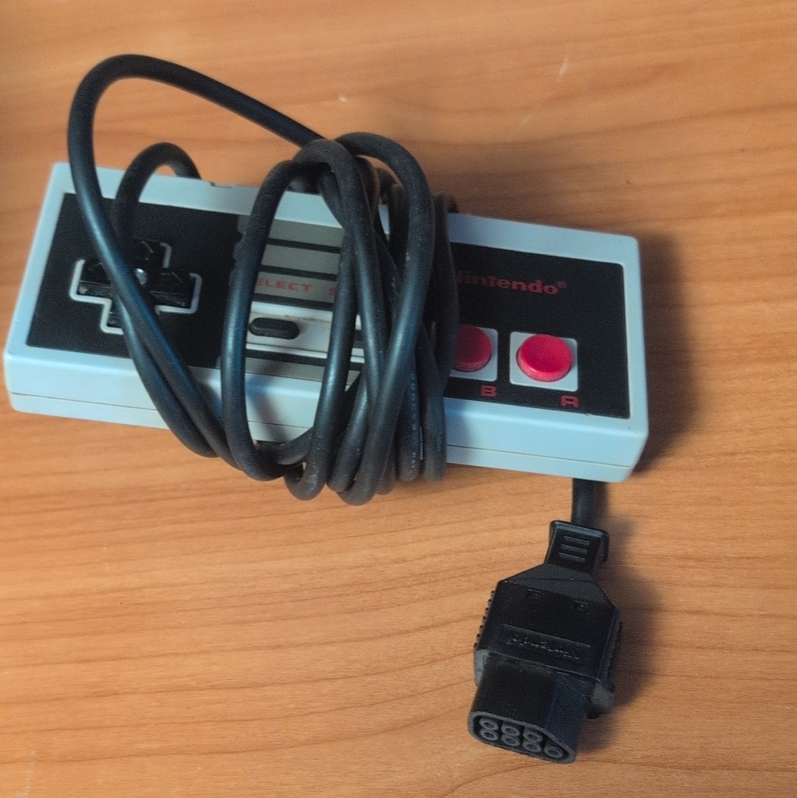 Nintendo NES-001 Home Console Gray w/ Wired Nintendo Controller Proprietary