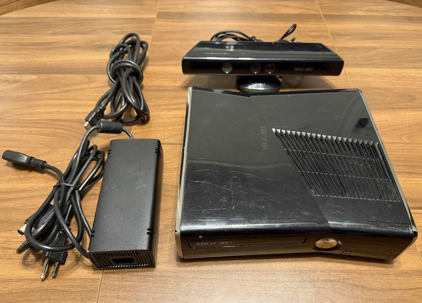Microsoft XBox 360 S Console Model 1439 250gb Kinect Bundle Used Works Great