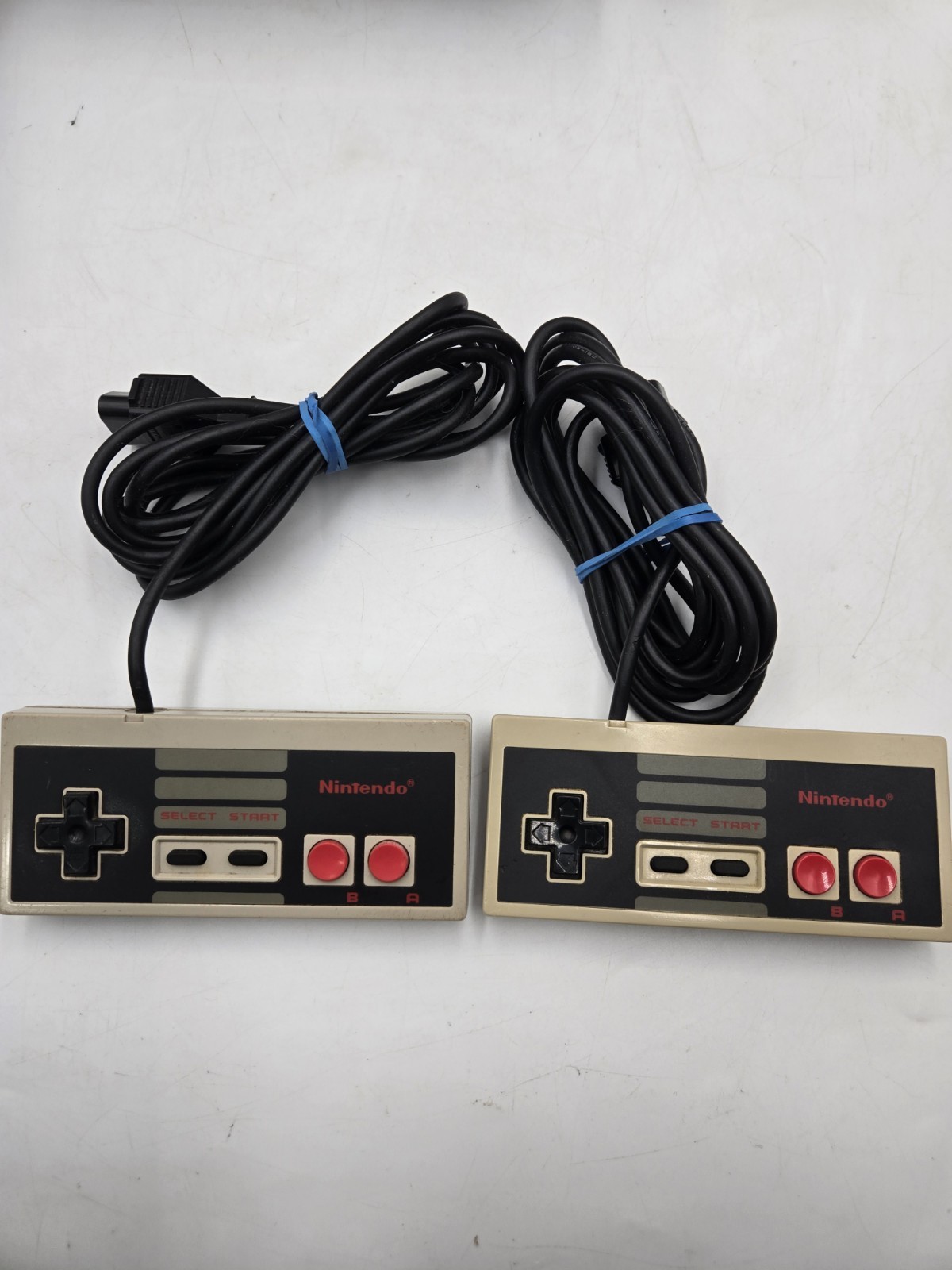Vintage Nintendo Entertainment System. NES-001 Console + 2 Controllers & Zapper