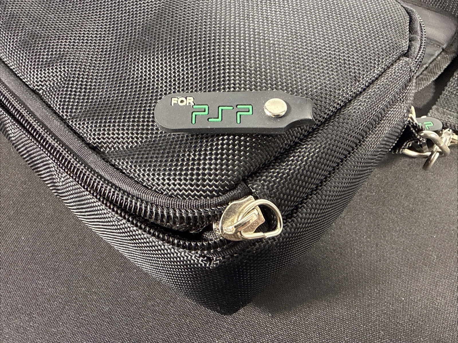 Sony PSP 2001 Silver Playstation Portable Console Crossbody Fanny Bag Needs Batt