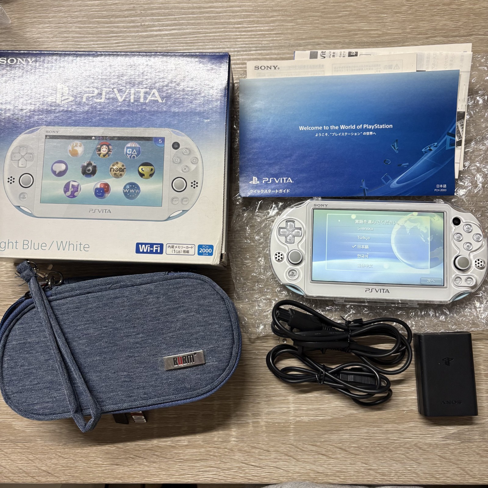 [Excellent] PS Vita PCH-2000 ZA14 Light Blue / White Sony Playstation Boxed