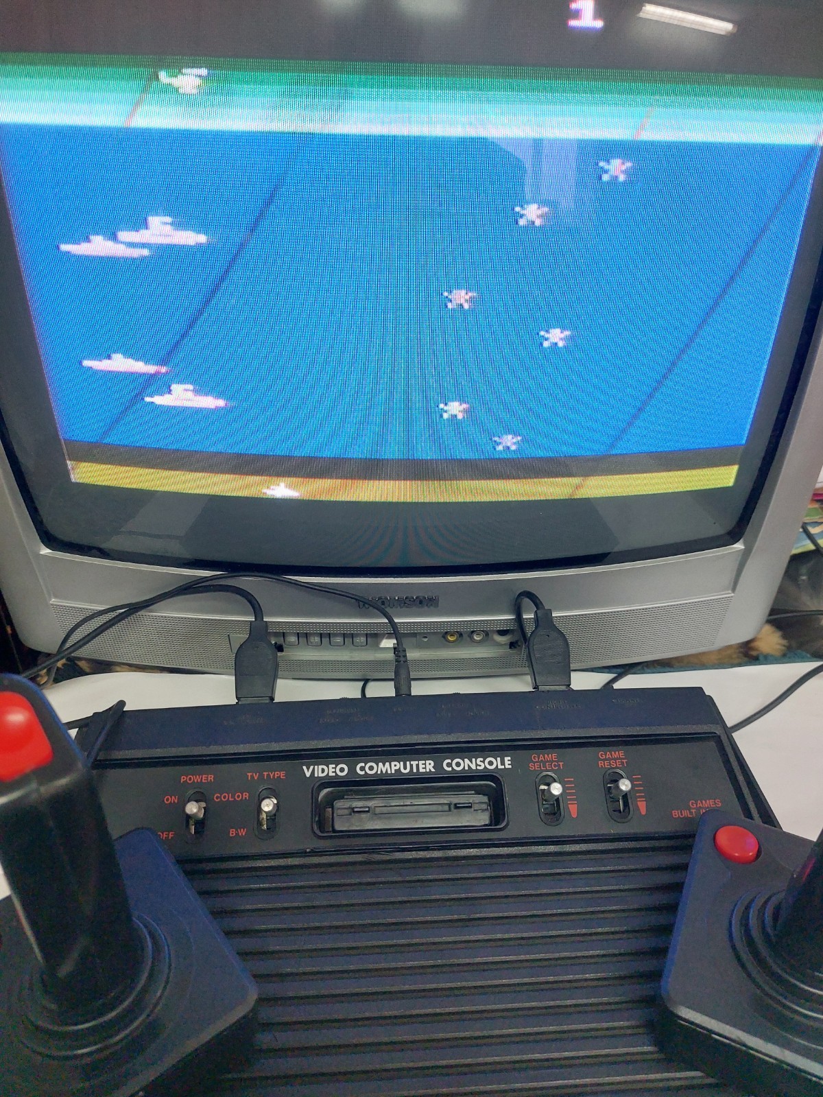 Atari from 90’s very good condition works perfectly fine with fancy games