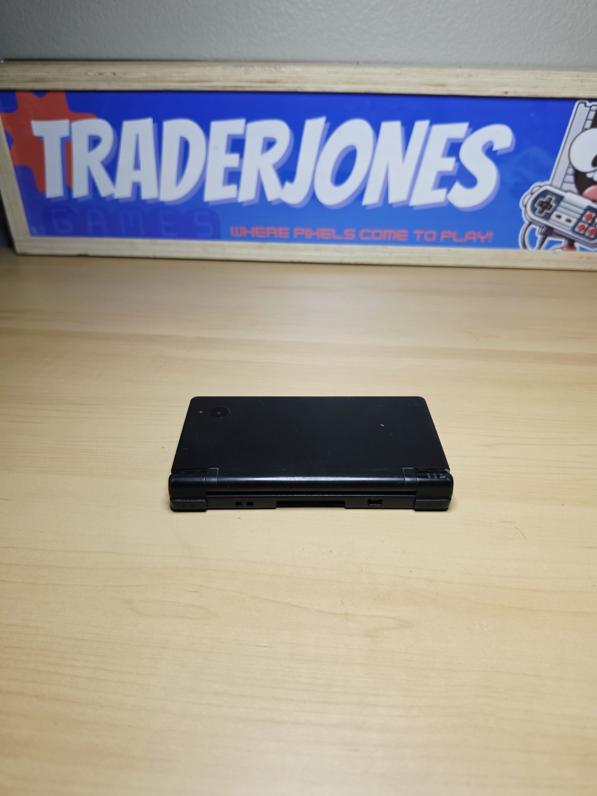 Nintendo DSi Handheld Game Console Matte Black W Stylus And Charger Tested