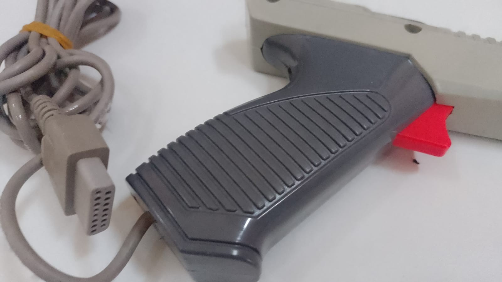 FAMICLON- INFRARED LIGHT PHASER GUN + BOX -15 PIN – MICRO GENIUS- RARE
