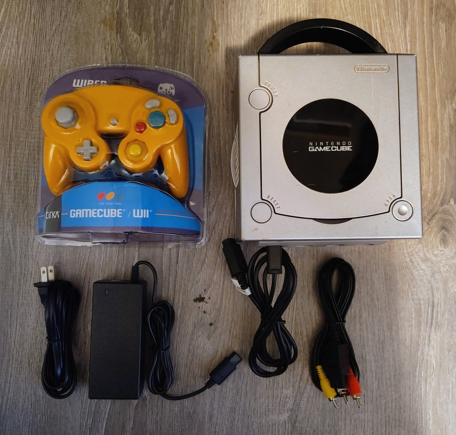 Nintendo GameCube 2001 DOL-001 Console Complete System Tested Complete All Cords