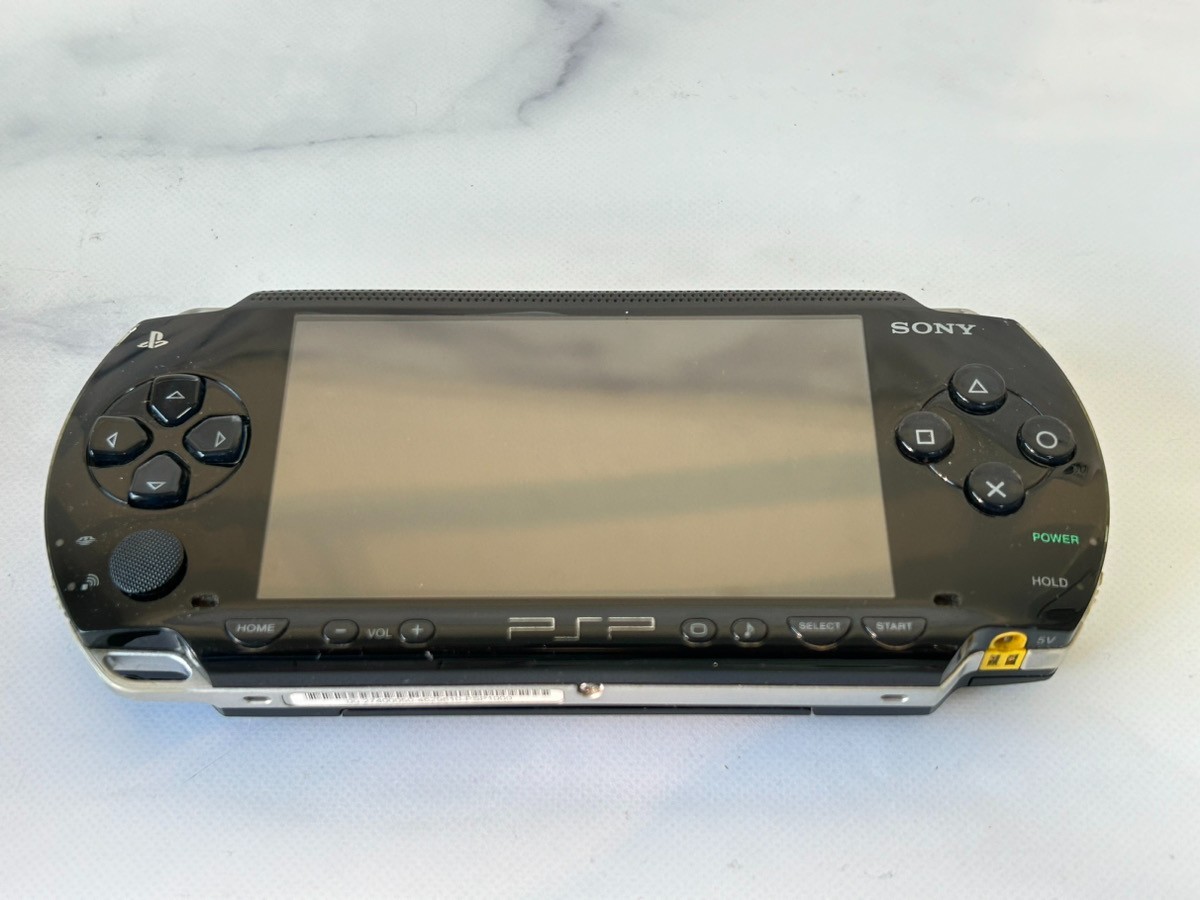 Sony PSP-1000 2000 3000 Console region free / Charger + Battery + Memory Stick