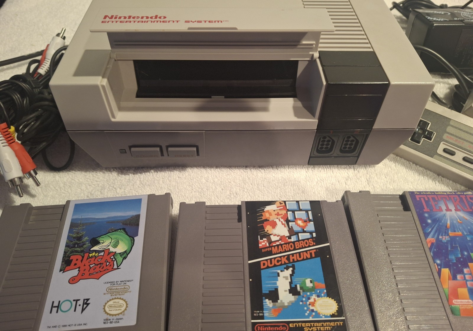 Original Nintendo NES Console 3 Games 2 Controllers And Zapper READ DESCRIPTION