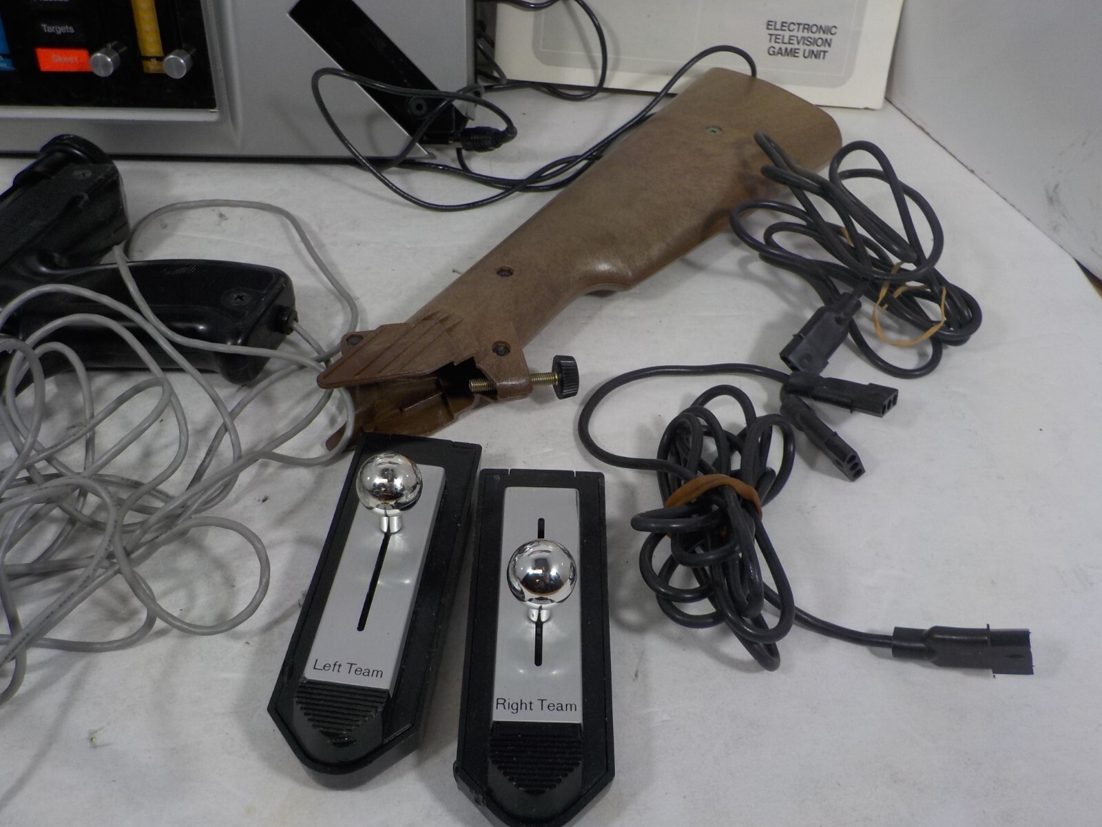 N A129 1977 Unisonic Tournament 1000 “Pong” Video Game Console Lot (Untested)