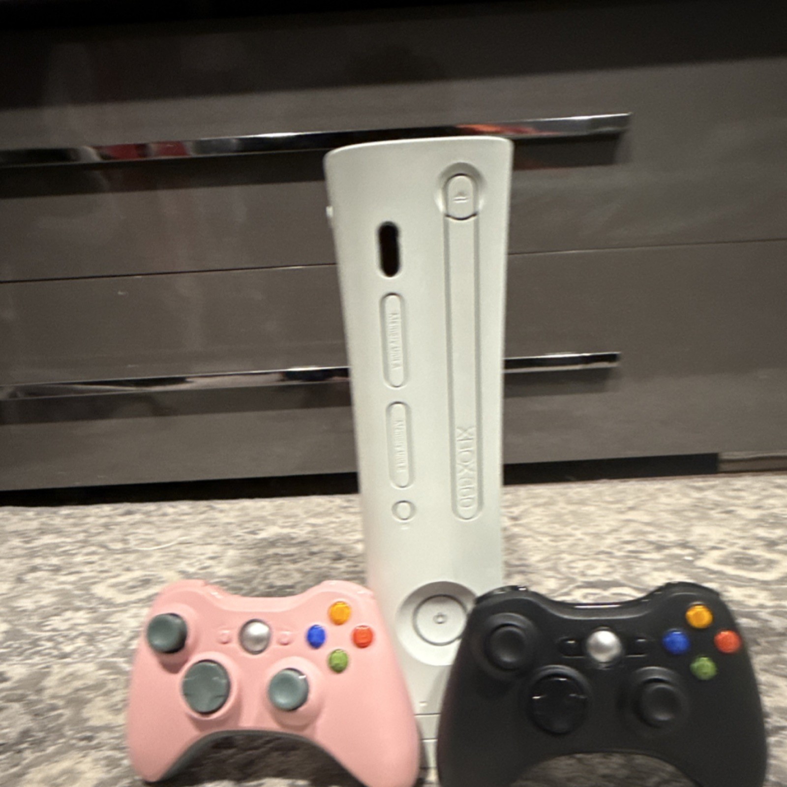 Microsoft Xbox 360 White Console w/ 60GB HD,2 Controllers Pink/Black