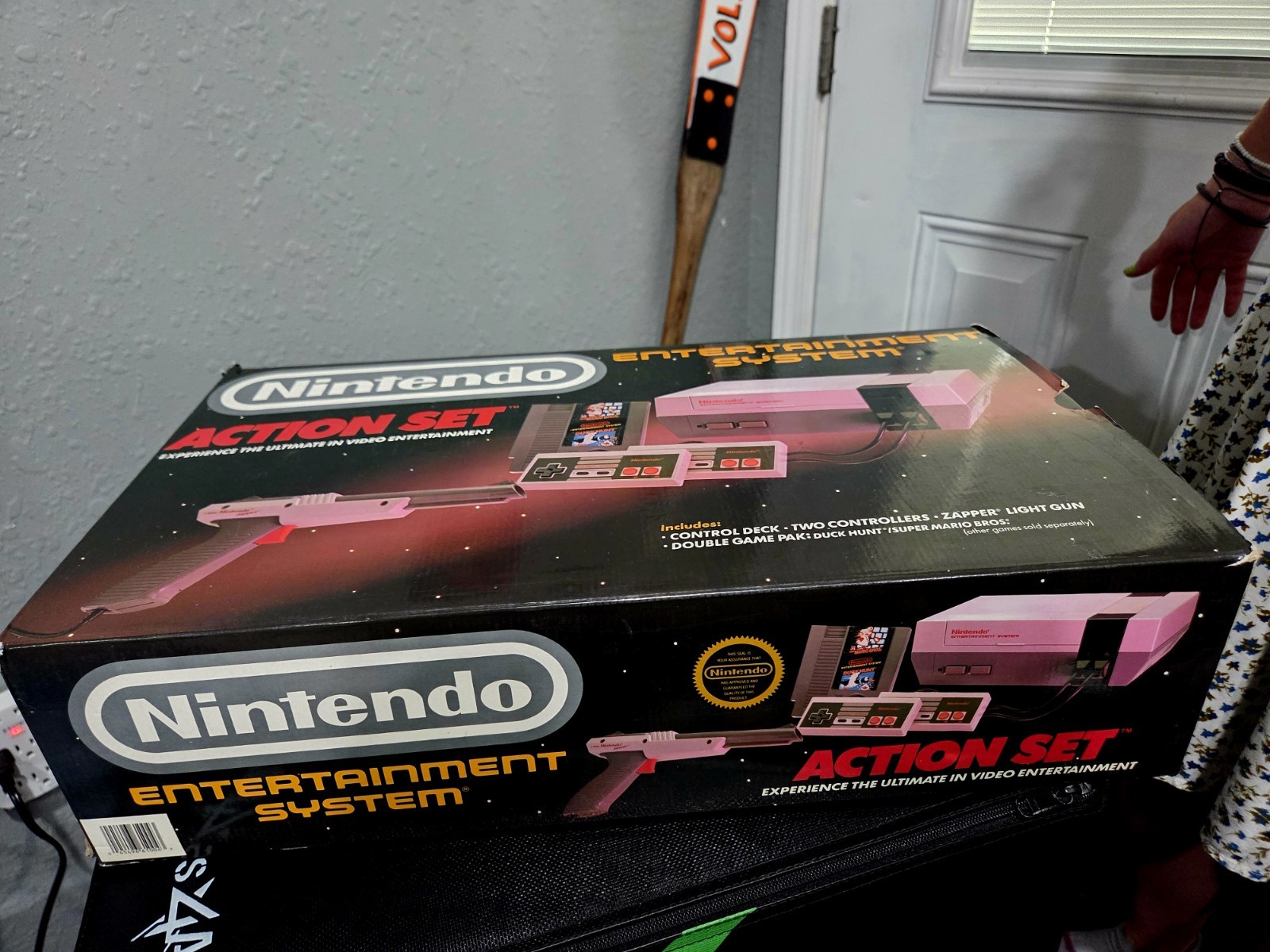 Nintendo NES Action Set Console Zapper Light Gun Duck Hunt Mario Controllers