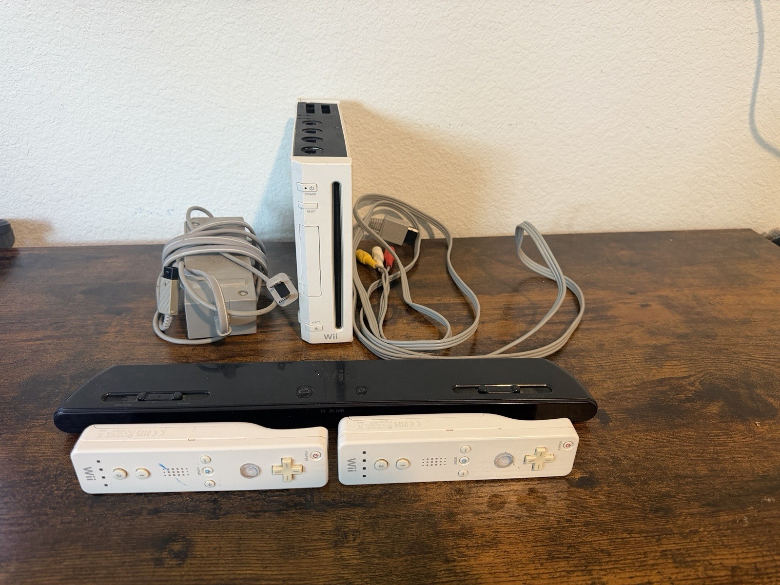 Nintendo Wii Console White RVL-001 GameCube Compatible Bundle Tested