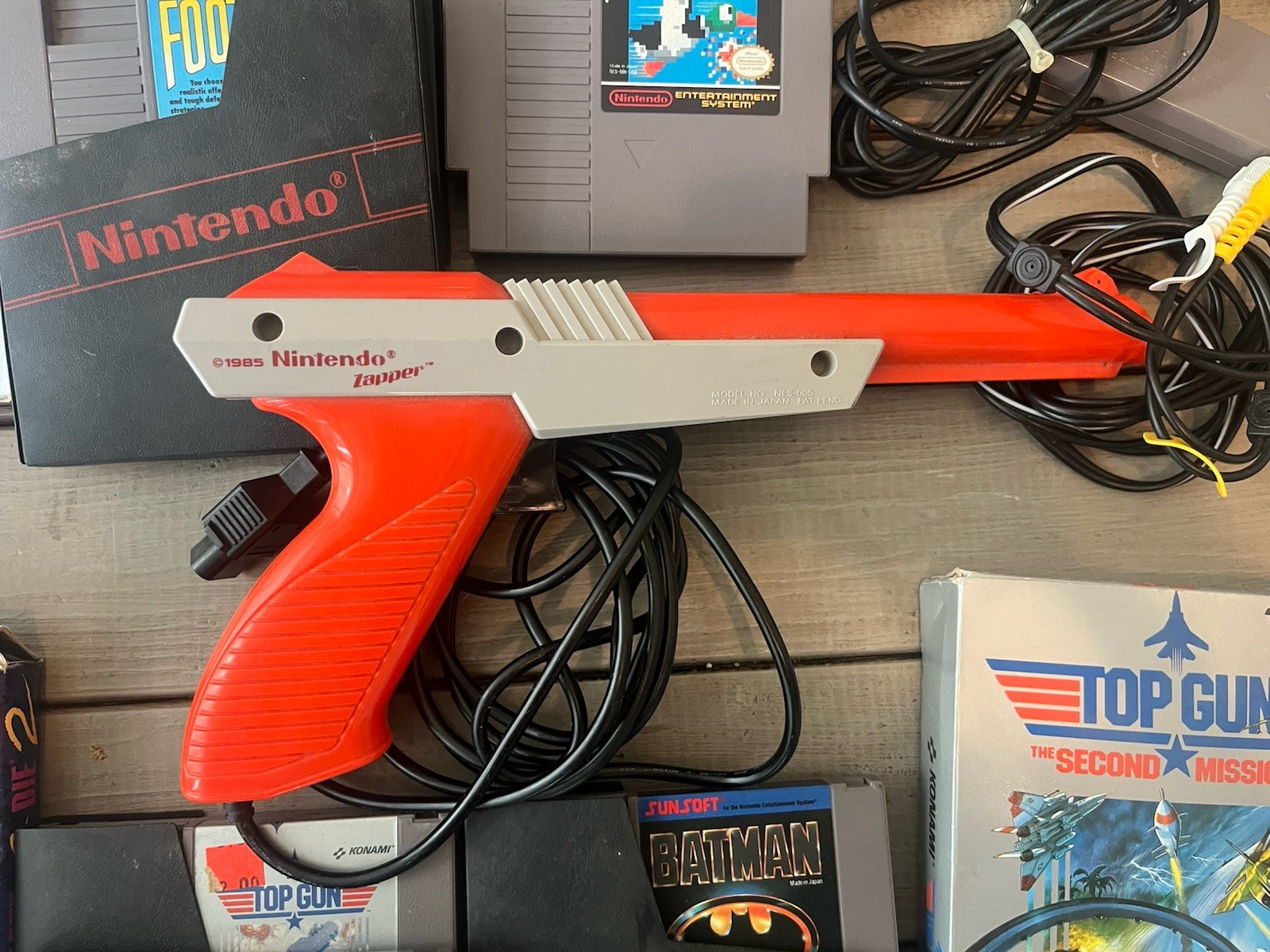Nintendo NES Console Bundle 9 Games Super Mario Bros Duck Hunt Blades of Steel