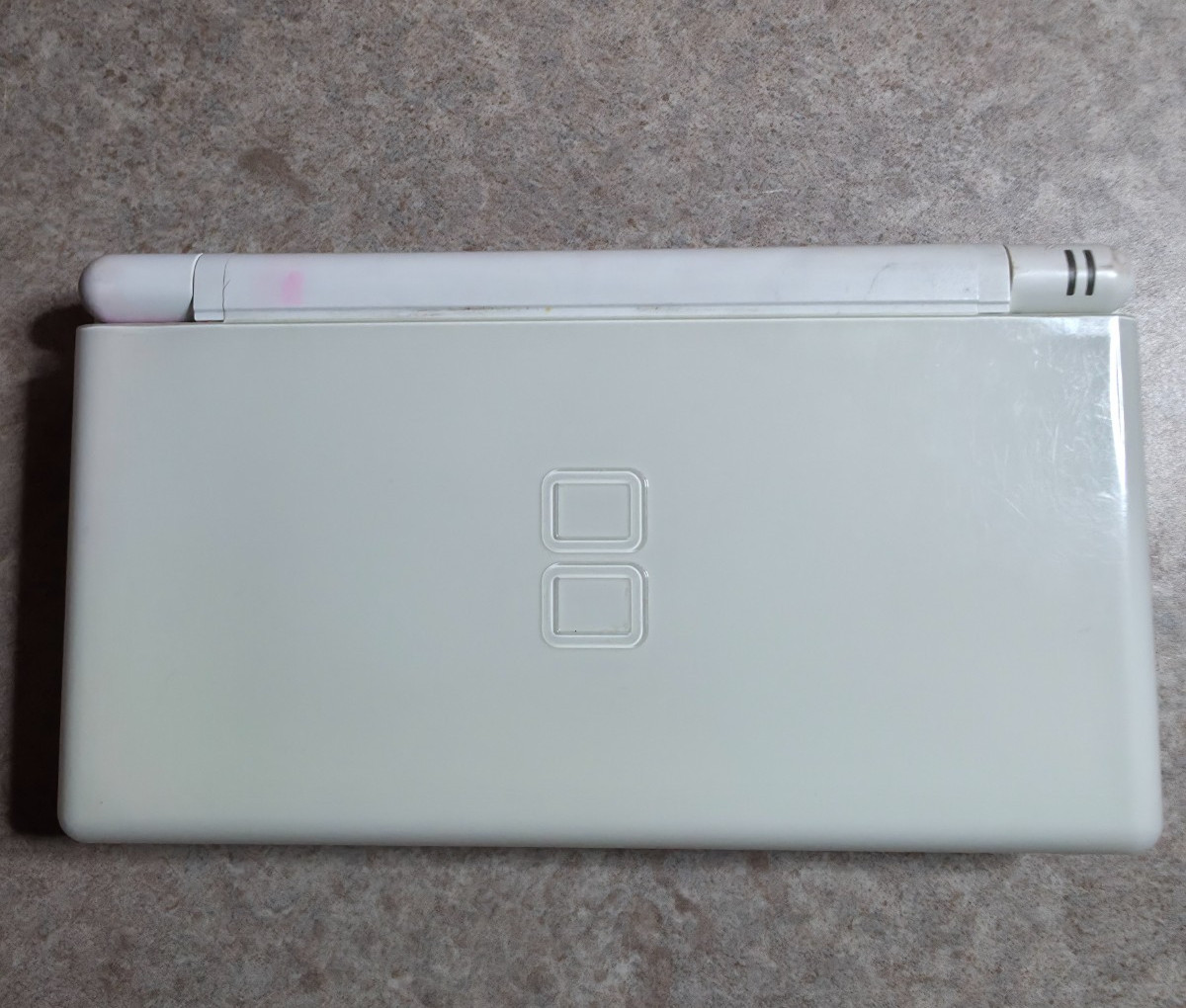 Nintendo DS Lite Handheld Console – Polar White w/ OEM wall and car Charger