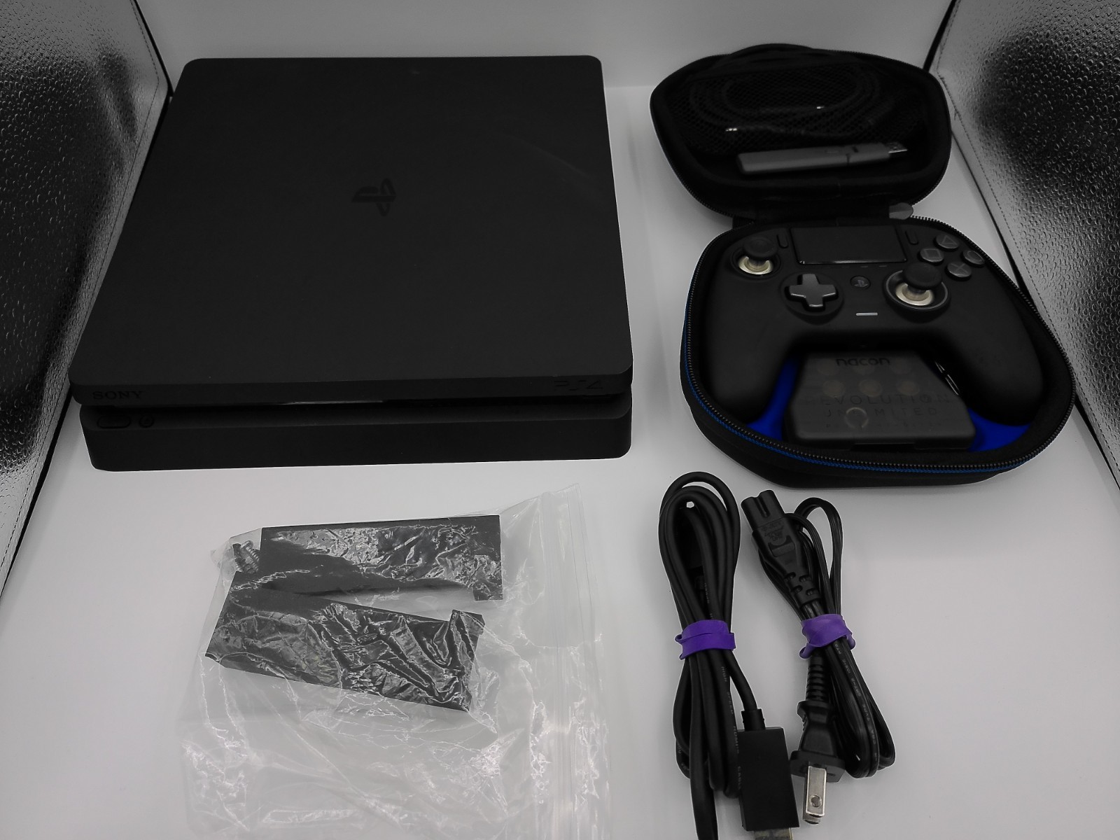Sony PlayStation 4 Slim 500GB Black 1 controller nacon pro 16 games ;wall mount