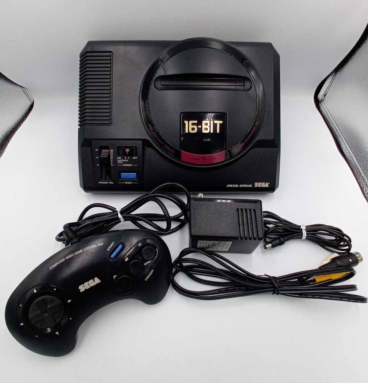 Sega Mega Drive Console Japan HAA-2510 & Controller Japanese NTSC-J Tested