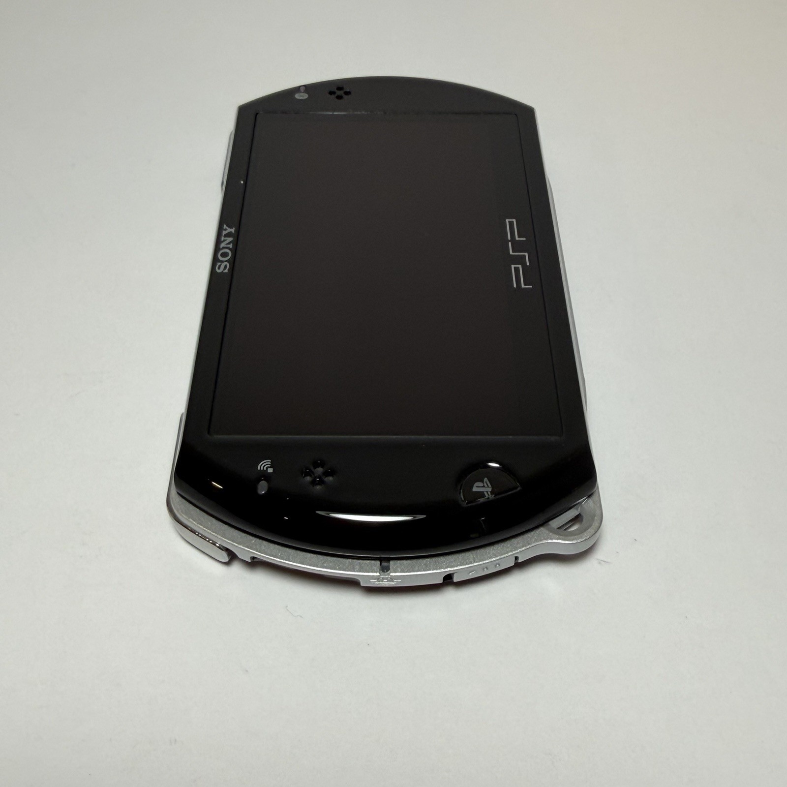 Sony PSP GO 16GB PSP-N1001 Console Handheld Portable Black In Box No Charger