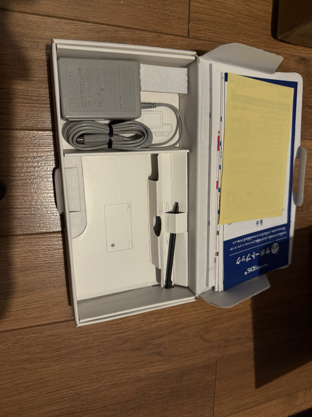 Nintendo DSi Black Handheld System: Canada 32gb Boxed japan