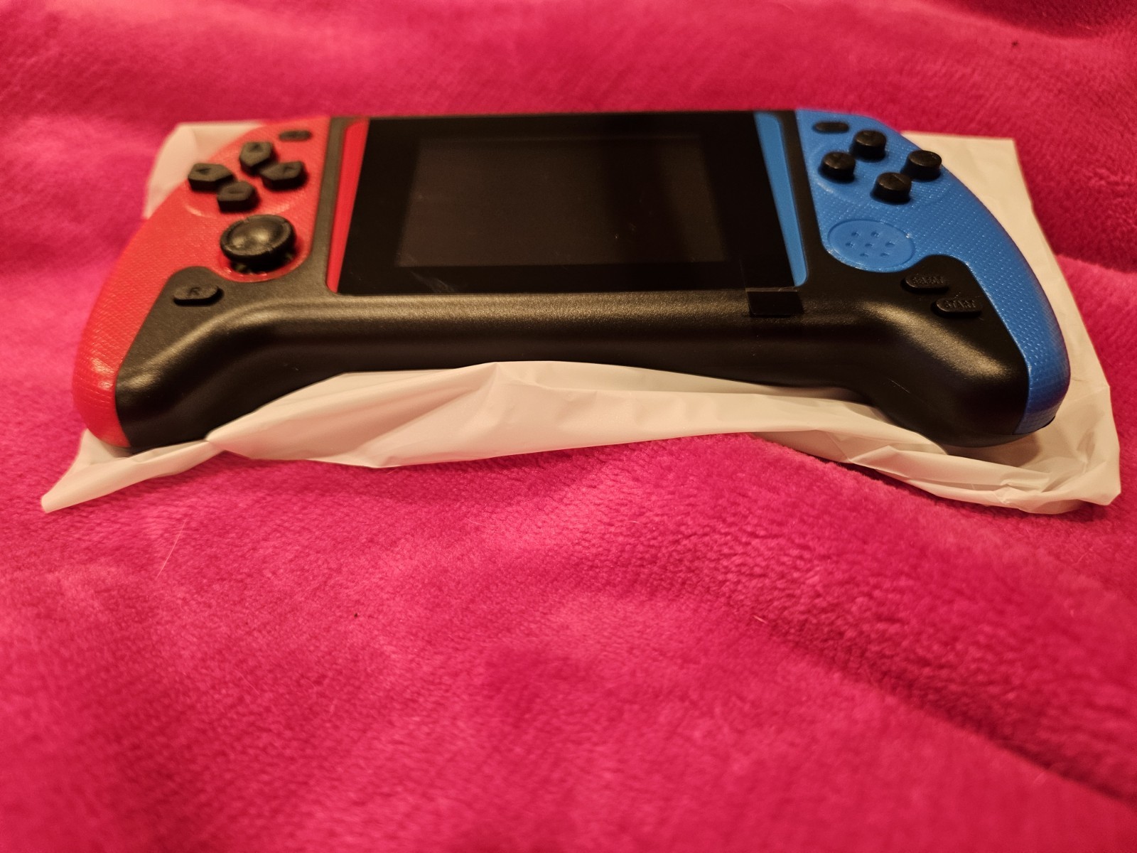 Q21 Handheld Video Game Console 3.5-inch HD Screen 8-bit Joystick Red Blue Black
