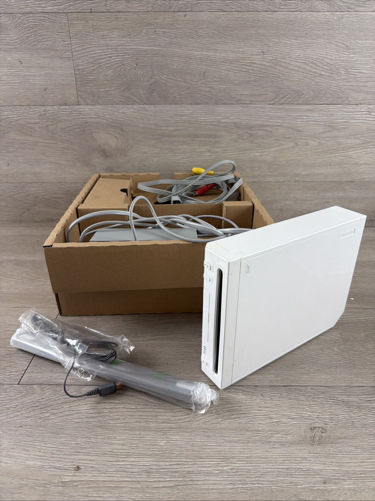 Nintendo Wii Console System RVL 101 Bundle With Cords Controller Excellent