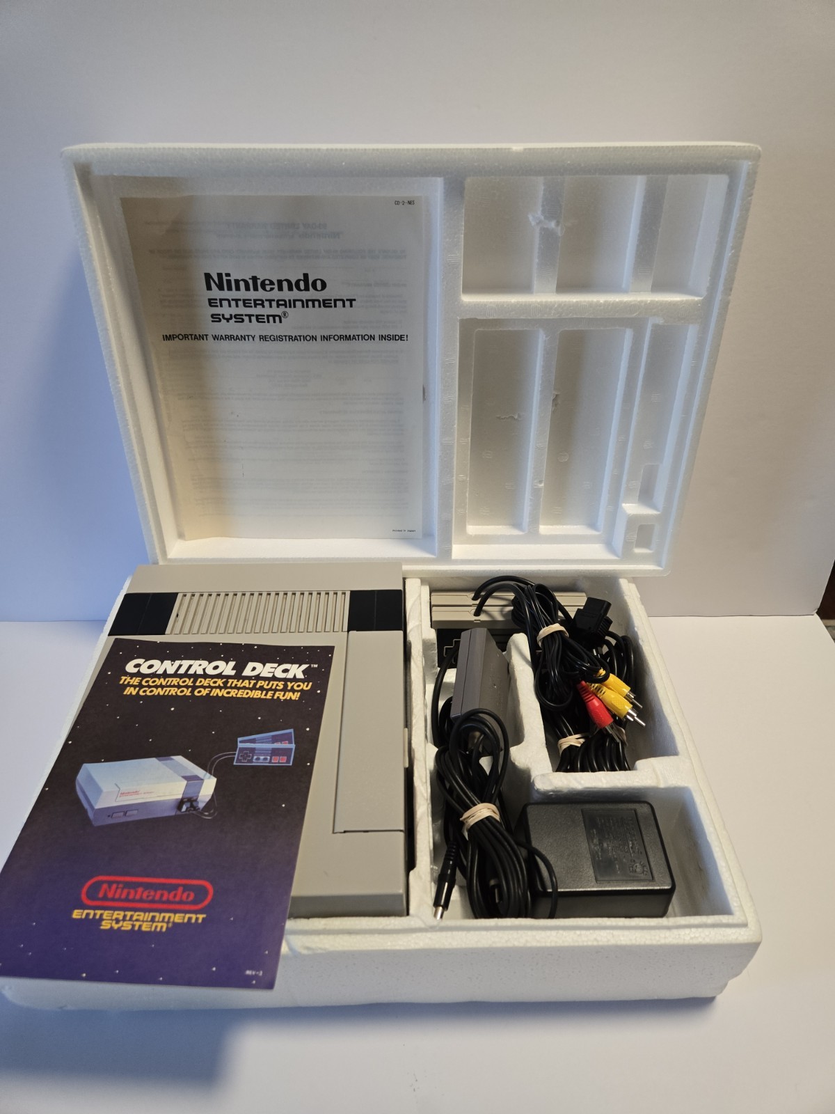 Nintendo NES Control Deck Console Complete with Original Box Cleaned TESTED
