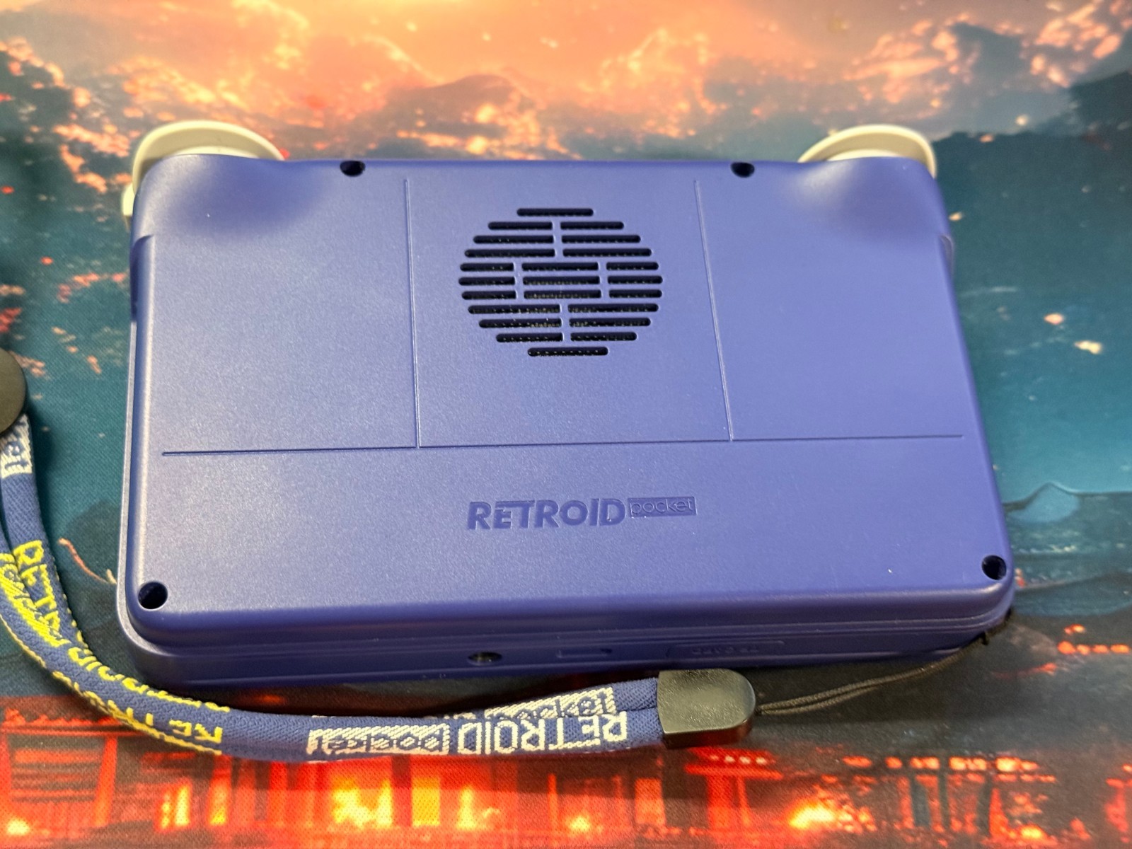 Retroid Pocket Flip 2 Android Handheld 16Bit OLED – Purple SD865 / GC – 128 GB