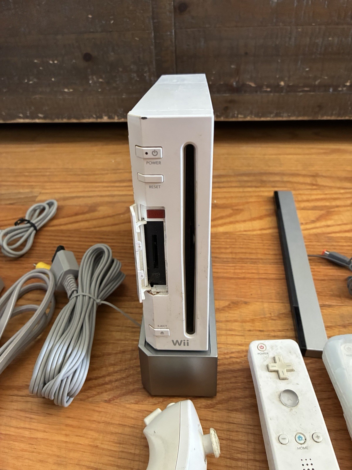 Nintendo Wii RVL-001 512 MB Home Console – Complete OEM Bundle