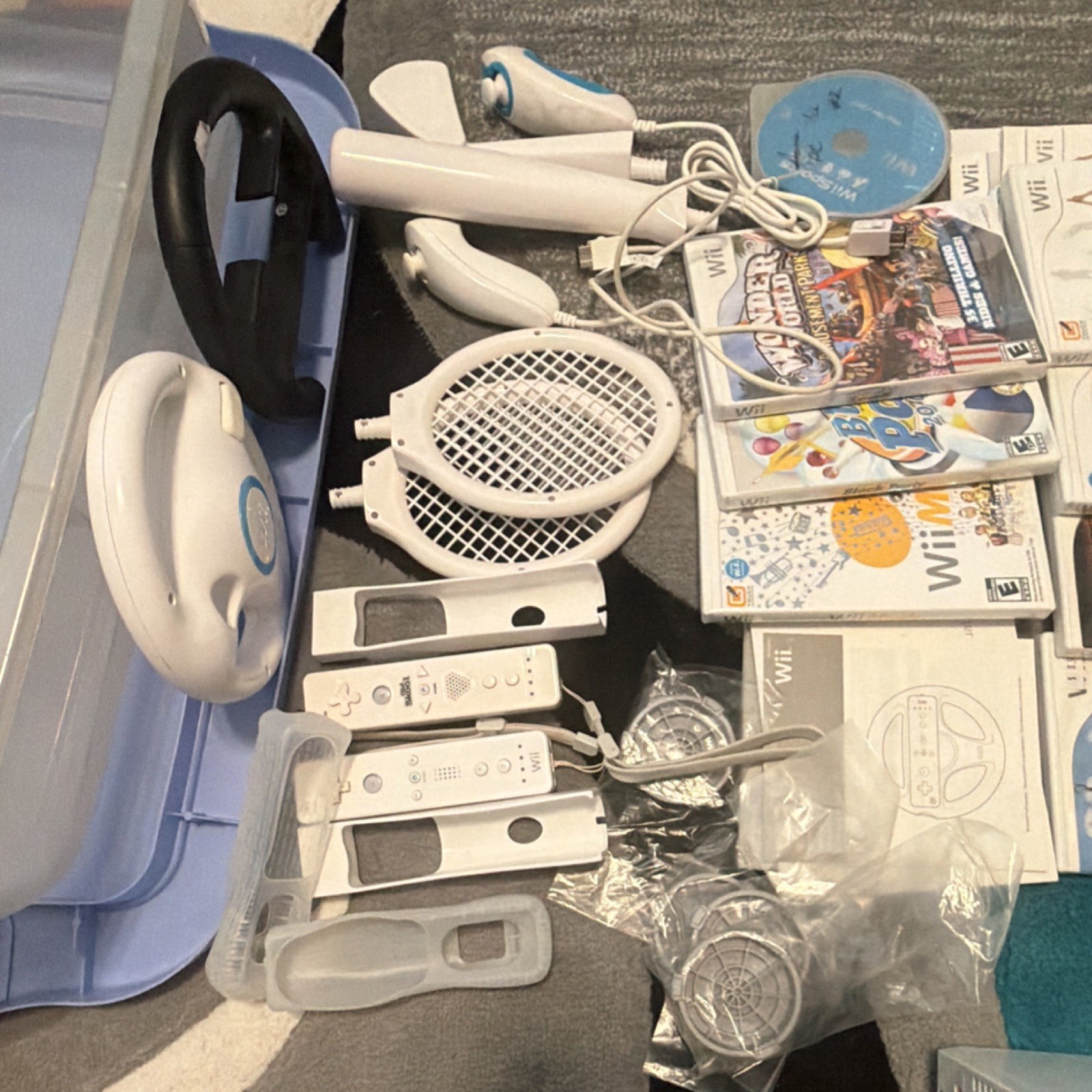 Nintendo Wii RVL-001 White Console Bundle Motion Control, Controllers, Games