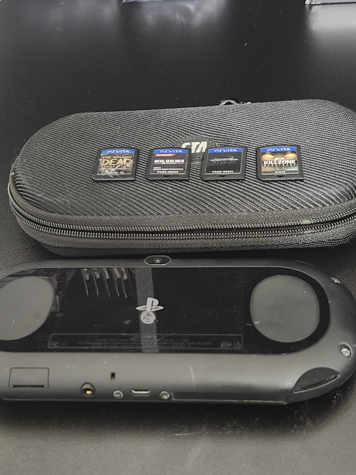 Sony PlayStation Vita Model PCH-2001 Touch Screen/ Wi-Fi/Games/bundle