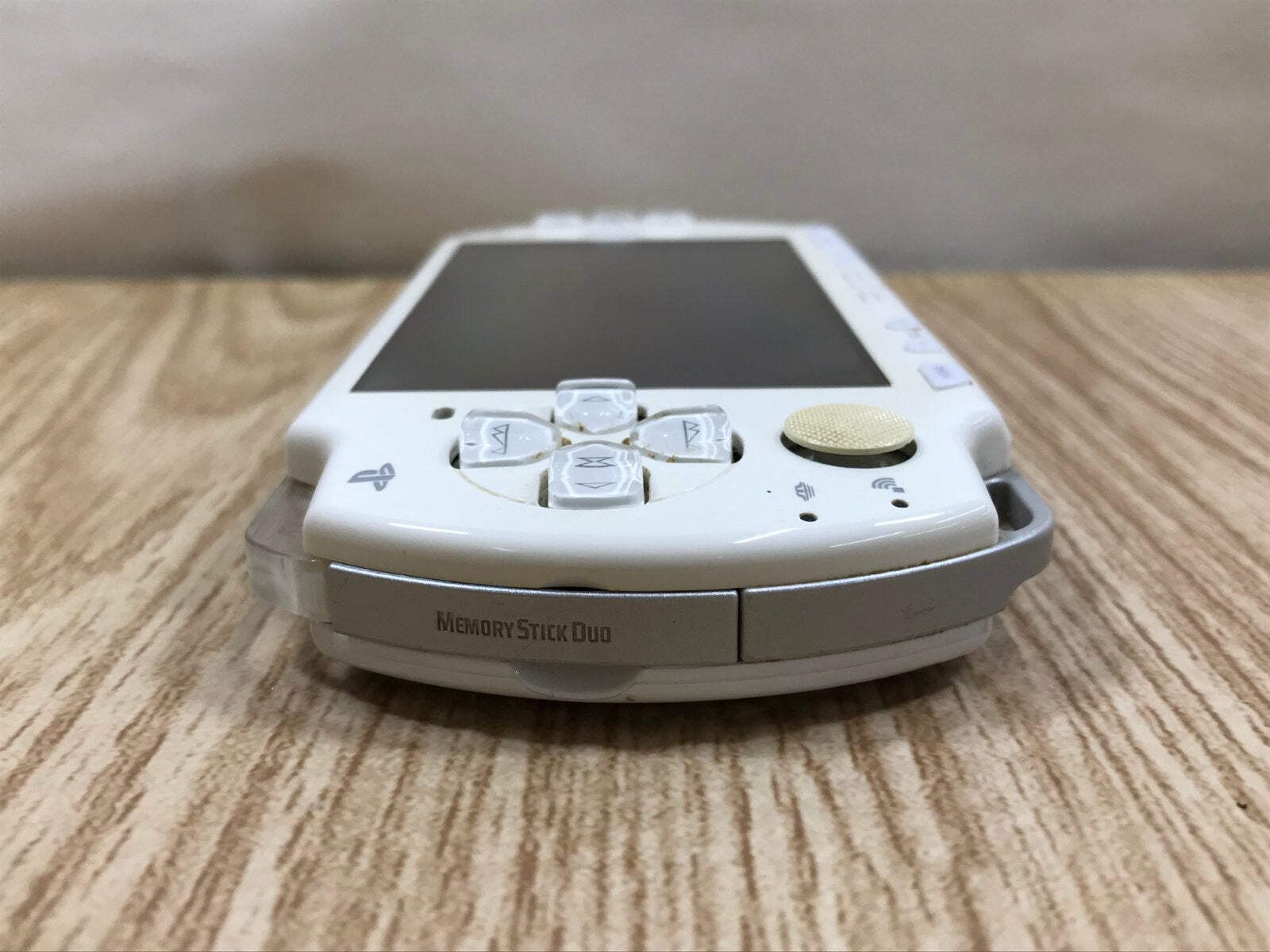PSP-2000 CERAMIC WHITE Console Japan – With Defects GE1628