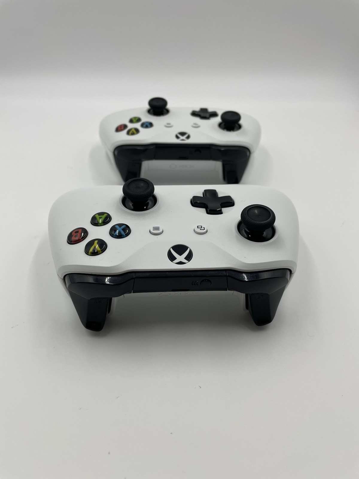 Microsoft Xbox One S 500 GB White Console w/ 2 Wireless Controllers – Tested
