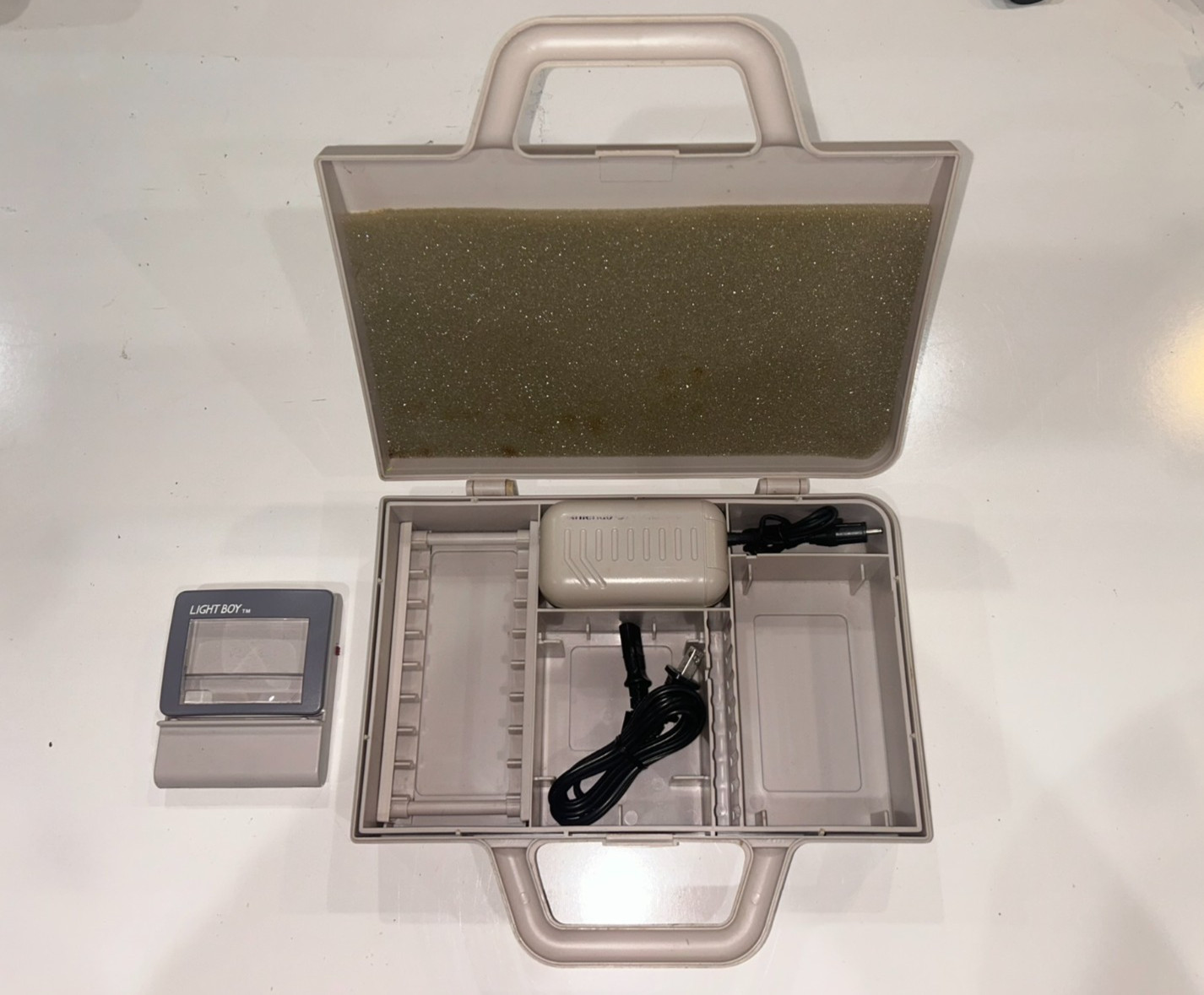 Nintendo Game Boy Hard Plastic Travel Case + Light Boy + Dead Battery Pack #2