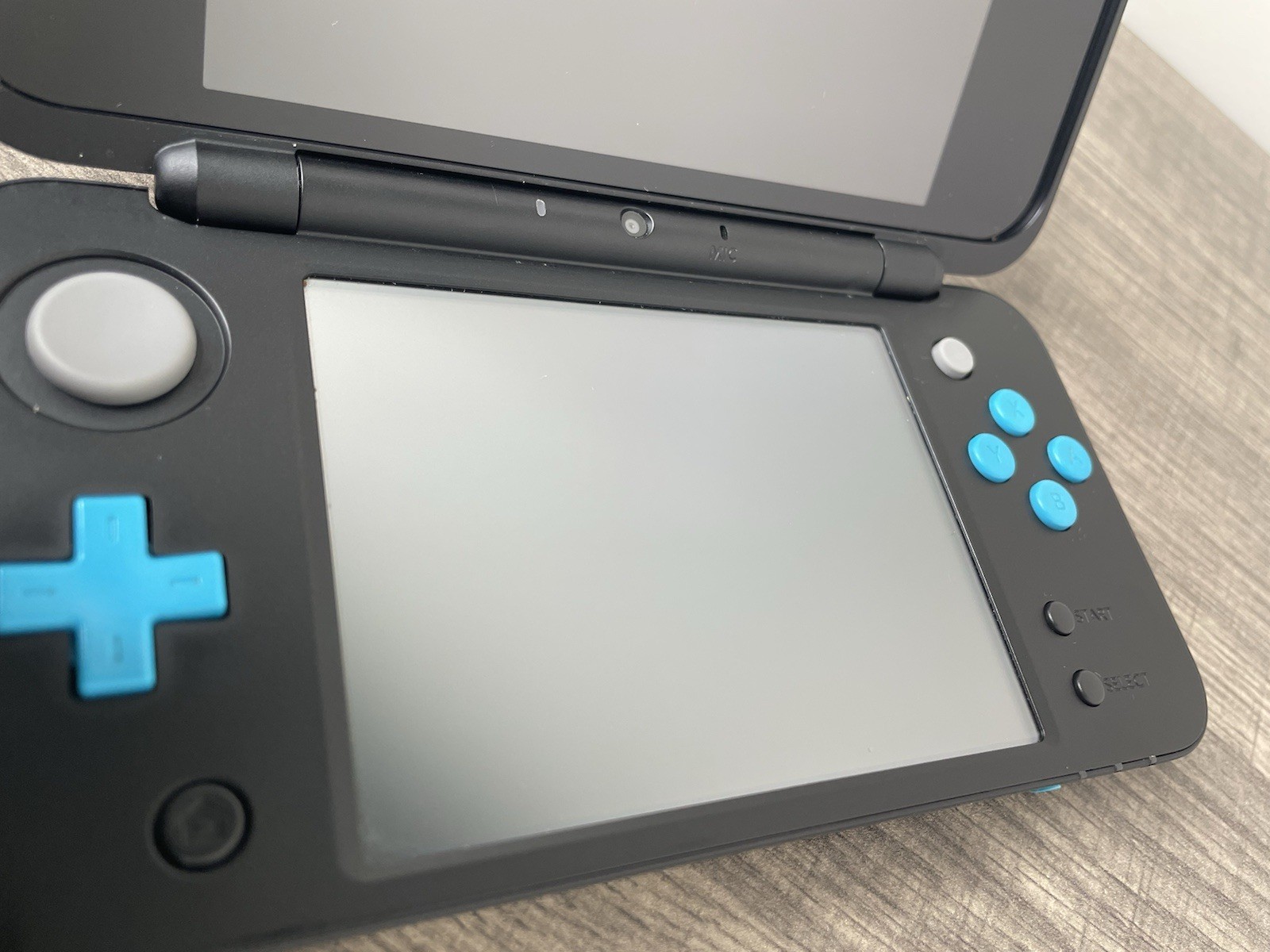 Nintendo 2DS XL Console – Black Turquoise