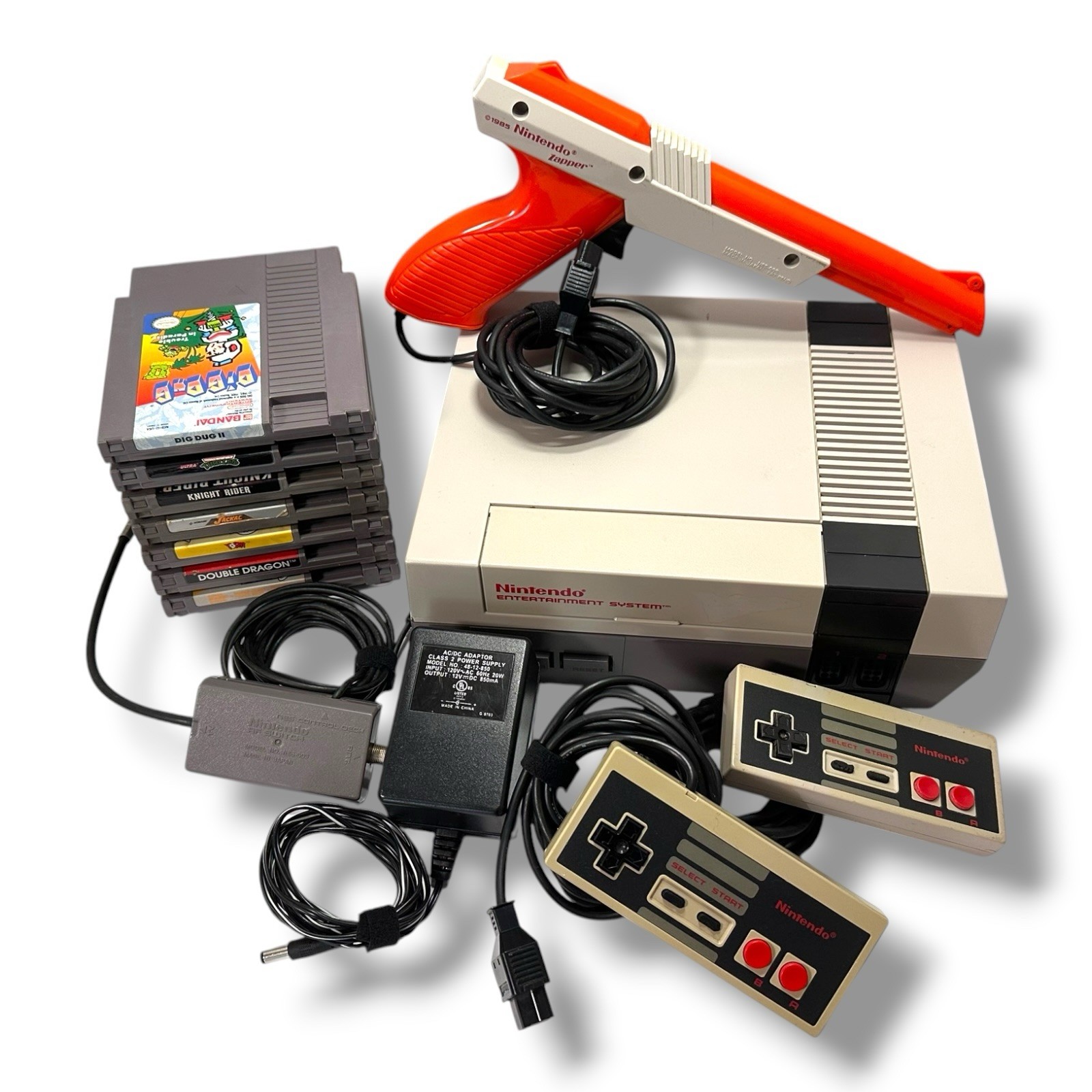 Nintendo NES-001 Entertainment System Console w/ Cords Controllers 7 Games READ