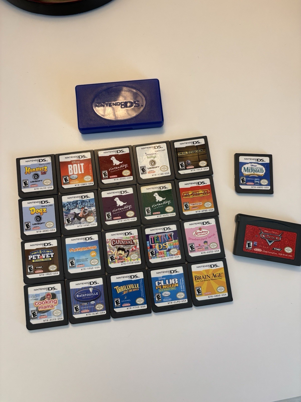 Nintendo DSi Console & 23 Nintendo DS Game Lot (w/ Mario Kart DS) & Case