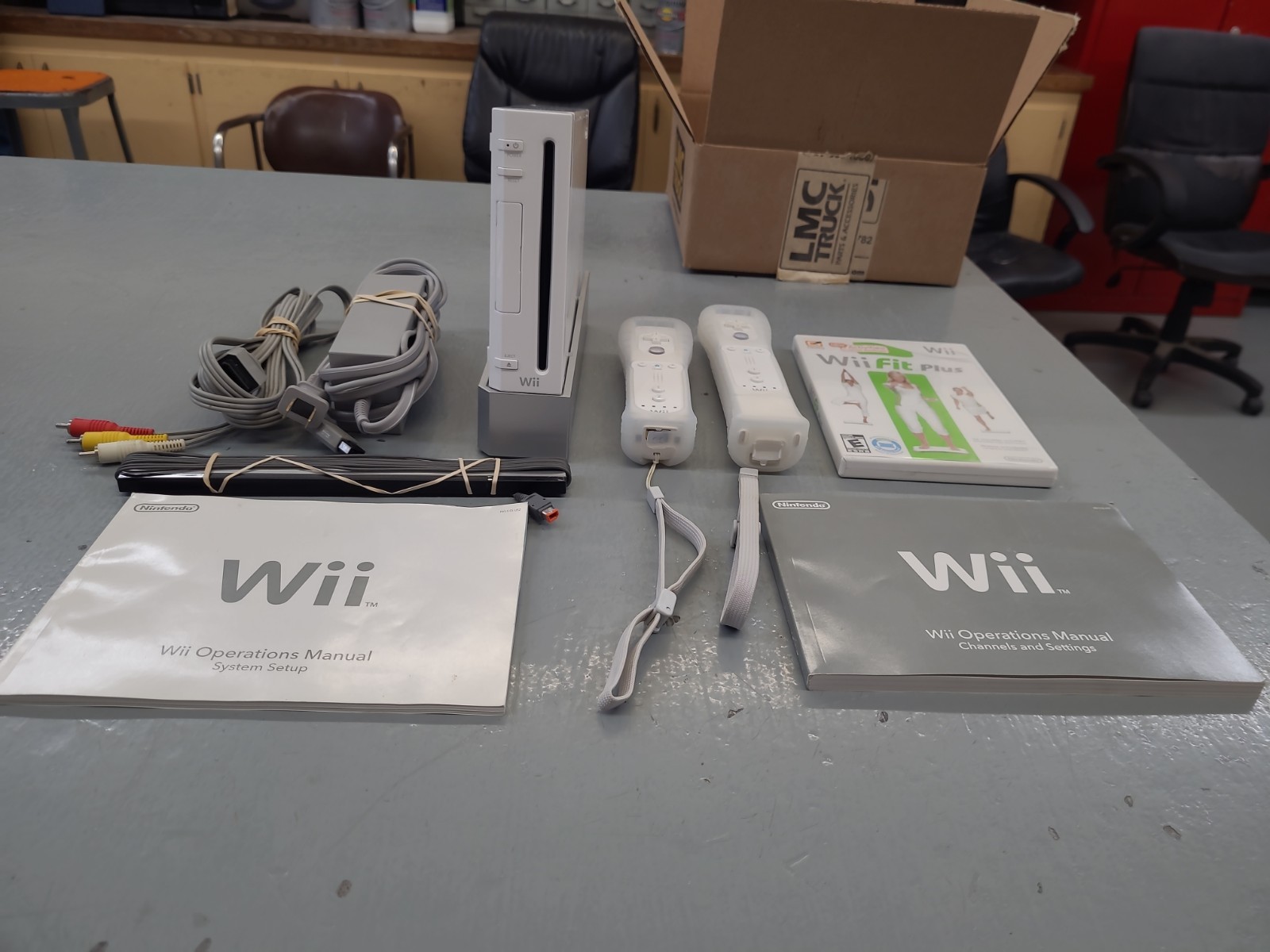 Nintendo Wii RVL-001 512 MB Home Console Bundle Tested Working