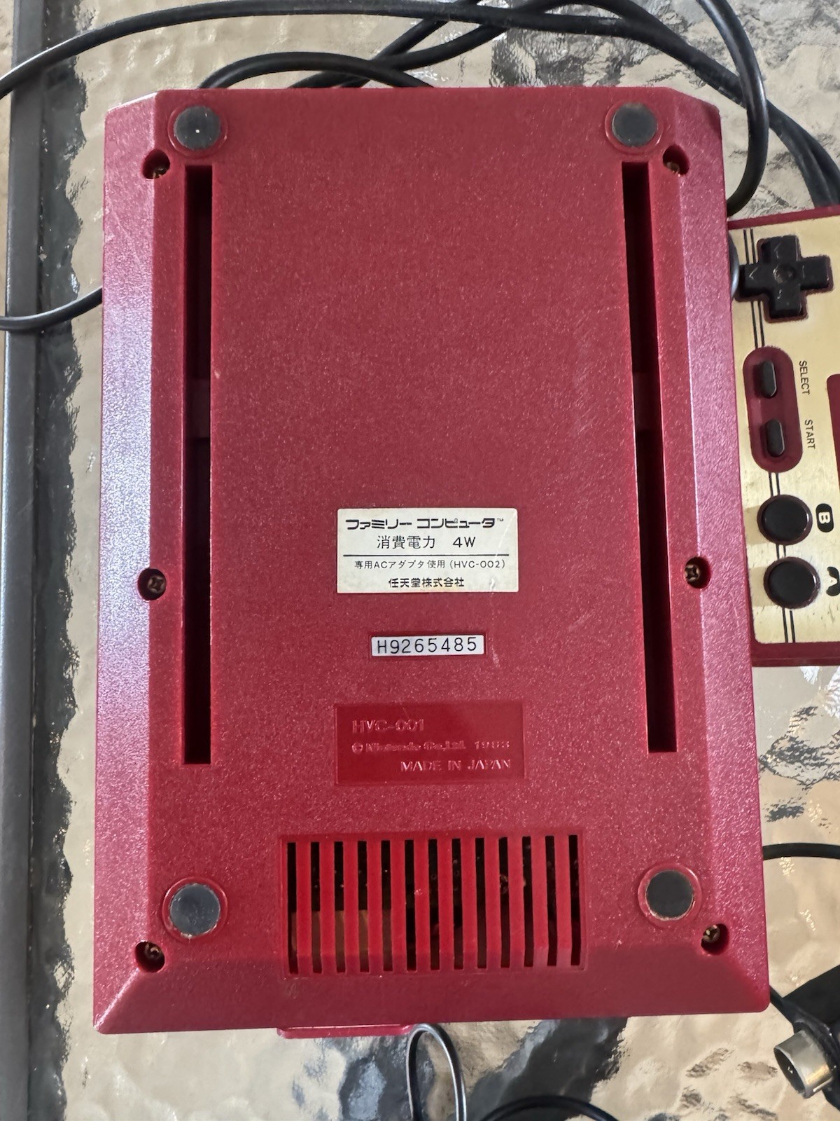 Nintendo Family Computer Famicom HVC-001 Red/Beige NTSC-J w/ RF Switch