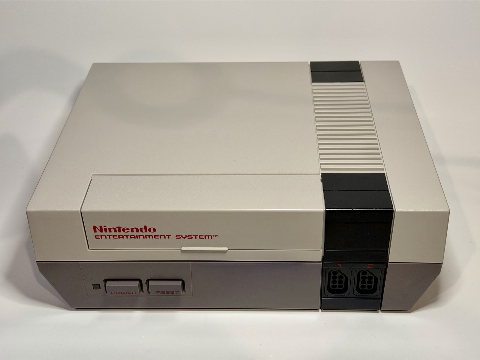 Original Nintendo NES Console Bundle Cables 2 Controllers + Super Mario Bros 3