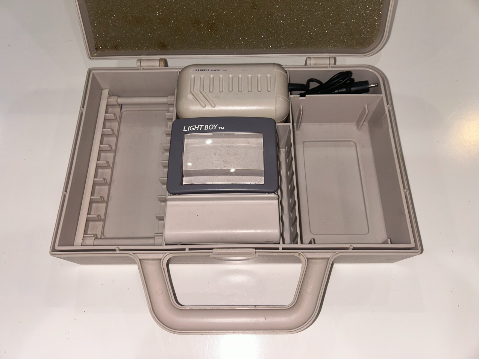 Nintendo Game Boy Hard Plastic Travel Case + Light Boy + Dead Battery Pack #2