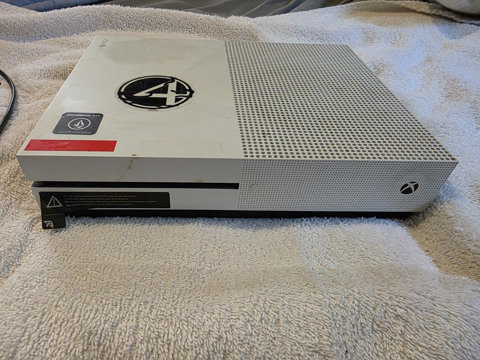 Microsoft Xbox One S Video Game Console White Model 1681 with Controller