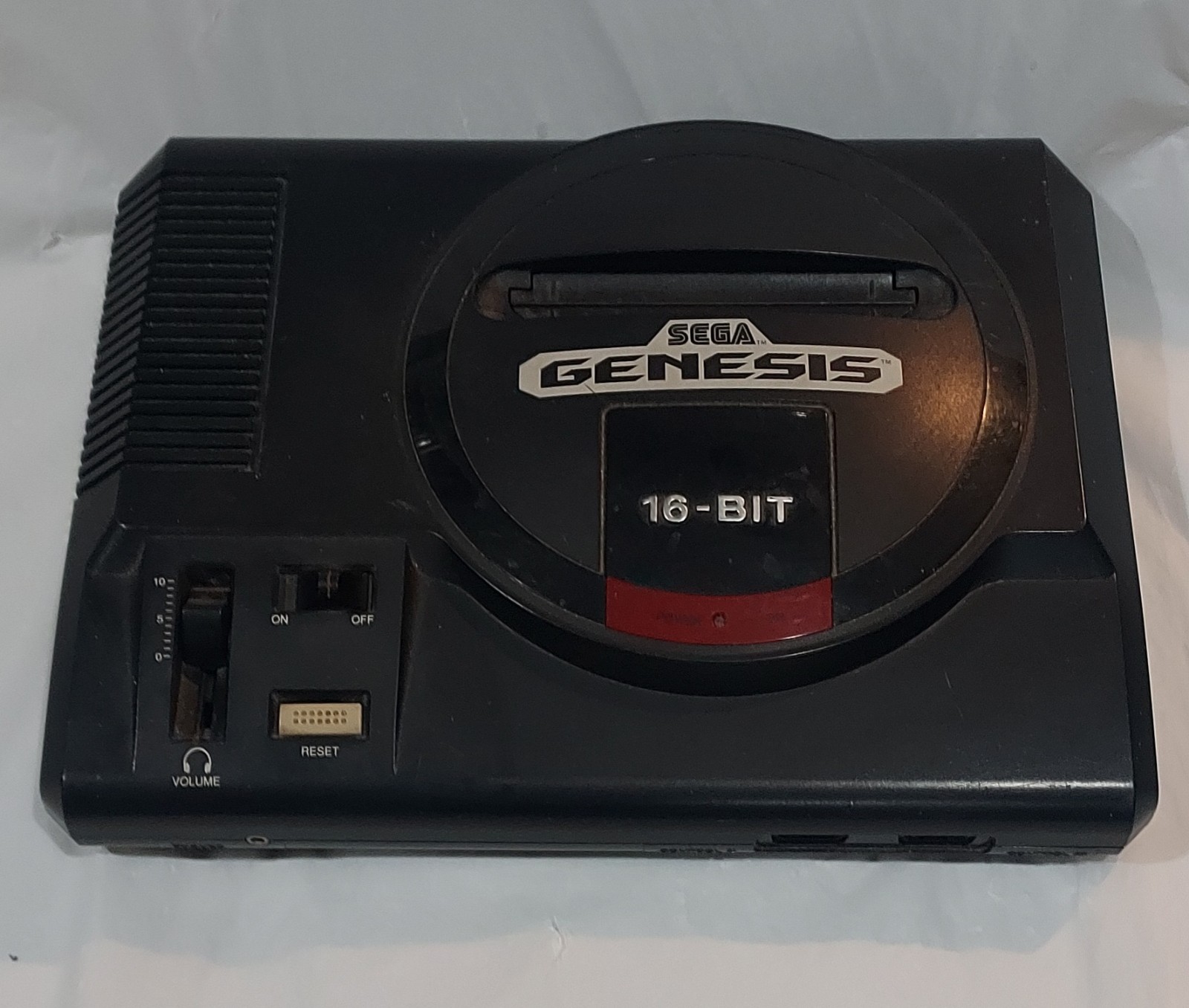 Sega Genesis Console 16-Bit 1601 FOR PARTS BROKEN
