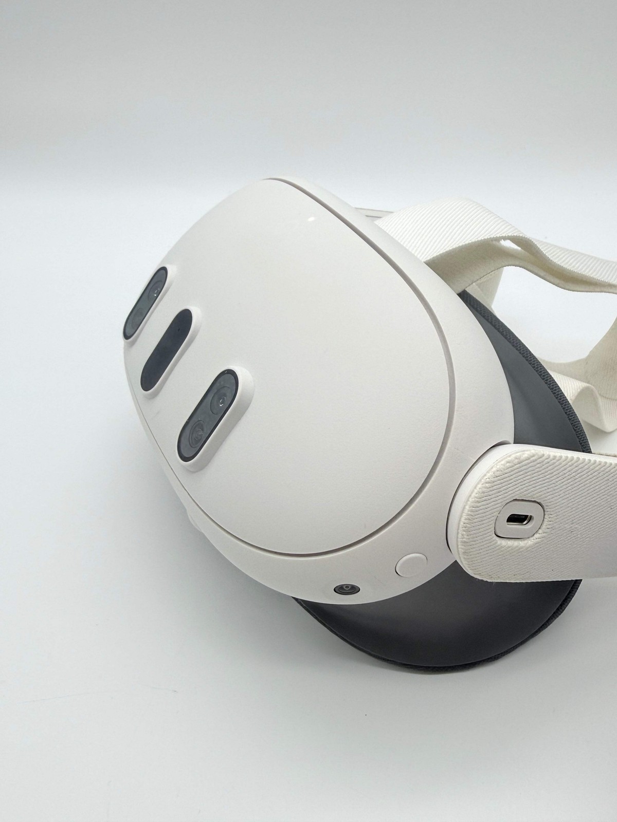Meta Oculus Quest 3 S3A 512GB White VR Headset 2 Controllers