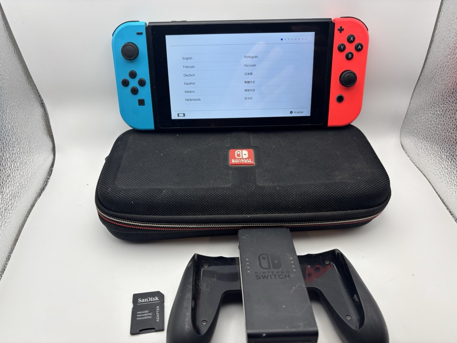 NINTENDO SWITCH HANDHELD GAMING CONSOLE w/ Case Controller Card HAC-001 WORKS