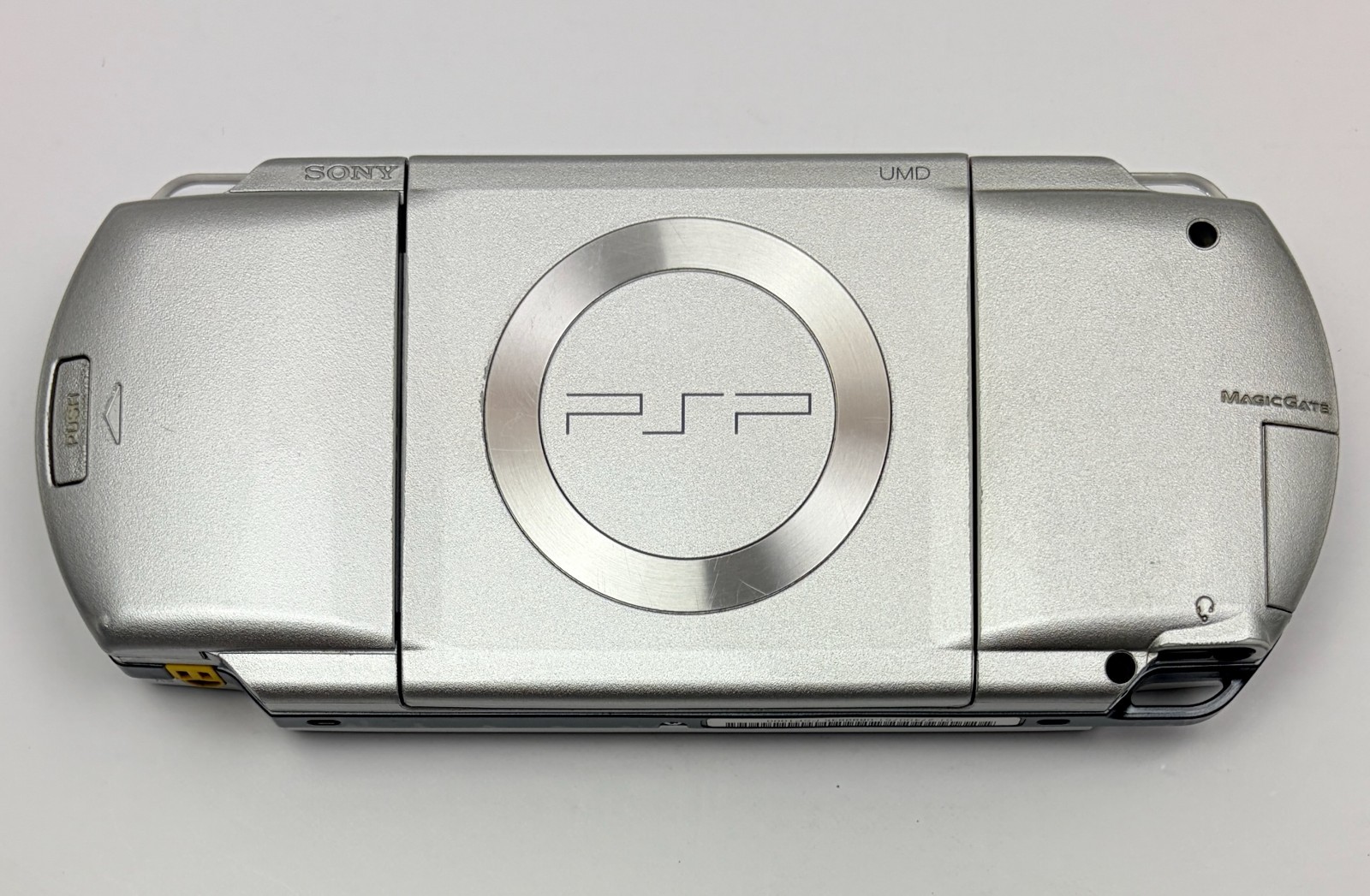 Sony PSP 1000 Handheld Metallic Silver w/ New Battery & Charger *Excellent*