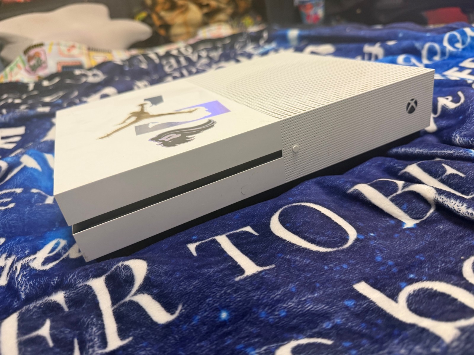 Microsoft Xbox One S 500GB – White / With power cable / Controller not included