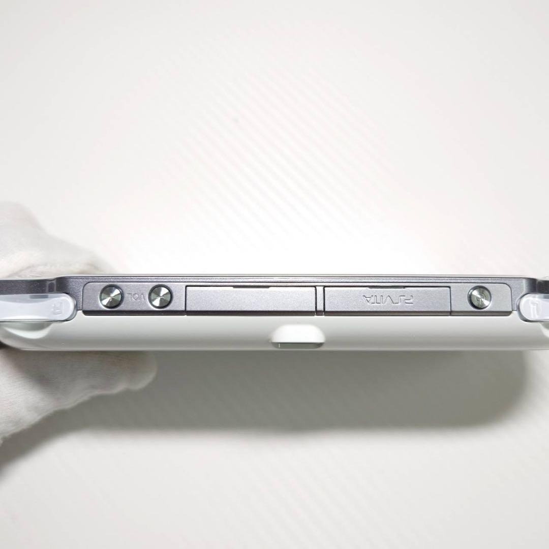 Sony PS Vita PCH-1100 Crystal White 3G/Wi-Fi Boxed Near Mint Complete 7072