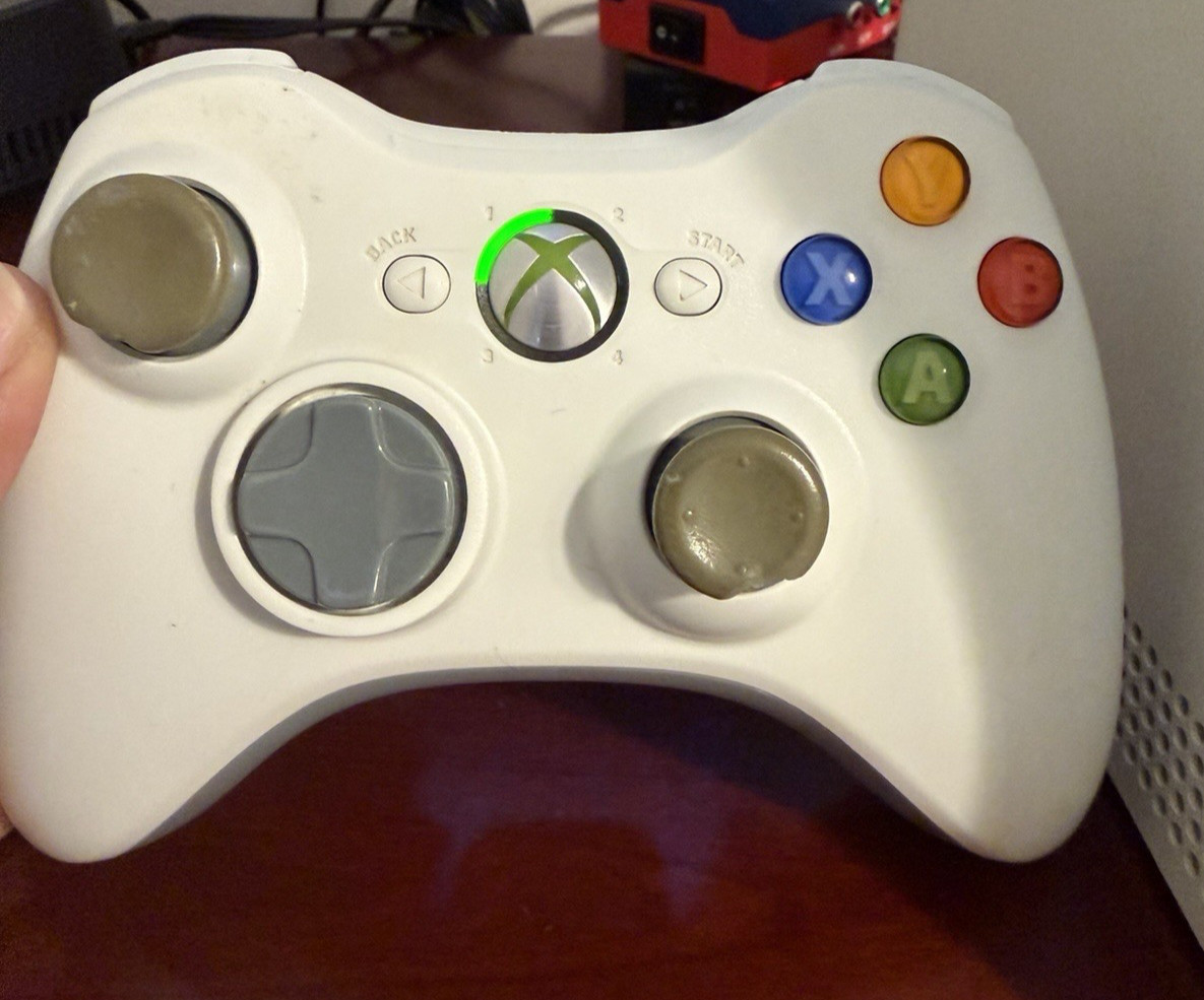 Microsoft Xbox 360 Pro System Bundle 60GB White Console