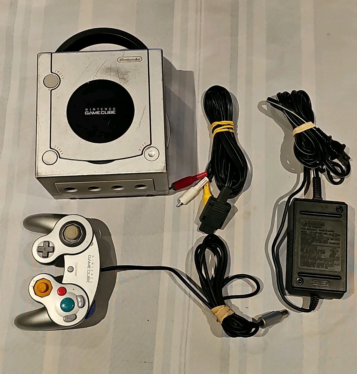 AS pictured Nintendo GameCube DOL-101 Gaming System SILVER Console w/ Controller