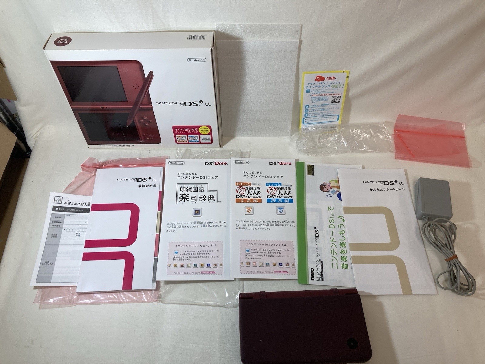 [g1625]Nintendo DSi LL Wine Red Console System from Japan