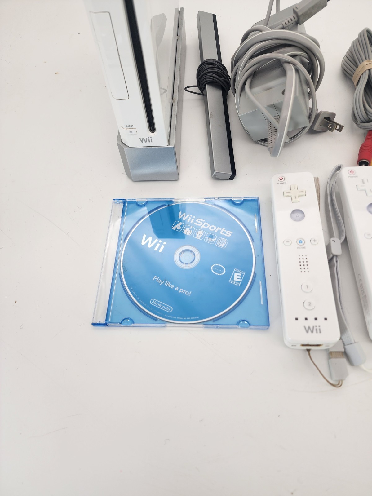Nintendo Wii RVL-001 White Console Bundle With Wii Sports & Play Tested Works
